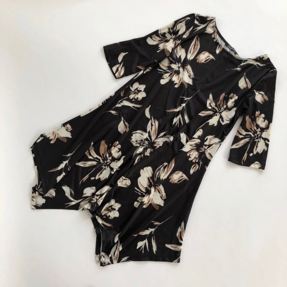 Flowy asymmetric minidress